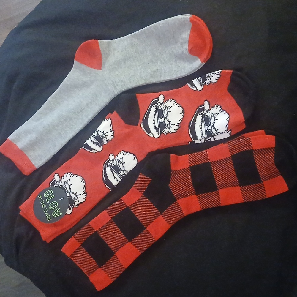 🎄Santa Glow-in-the-Dark Socks And Plaid Socks And Red Trimmed Christmas Socks**